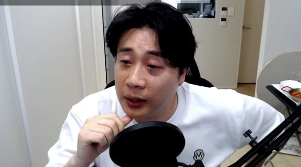 曾被金世義攻擊的《商業之神》主持殷賢長,在直播中得知對方被捕後,先是歡呼,隨後感觸落淚。