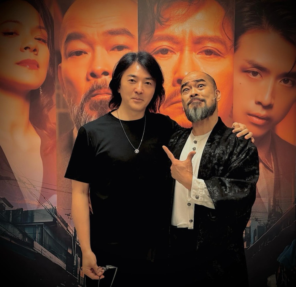 鄭伊健親自到場支持好友葛民輝，觀賞其演出的舞台劇《魔幻時刻》。