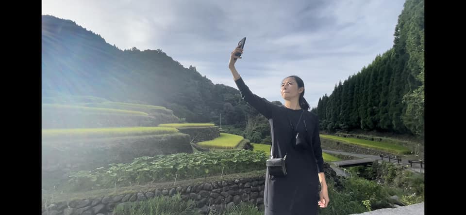有指鄭伊健出資支持太太蒙嘉慧在日本開設房地產公司。
