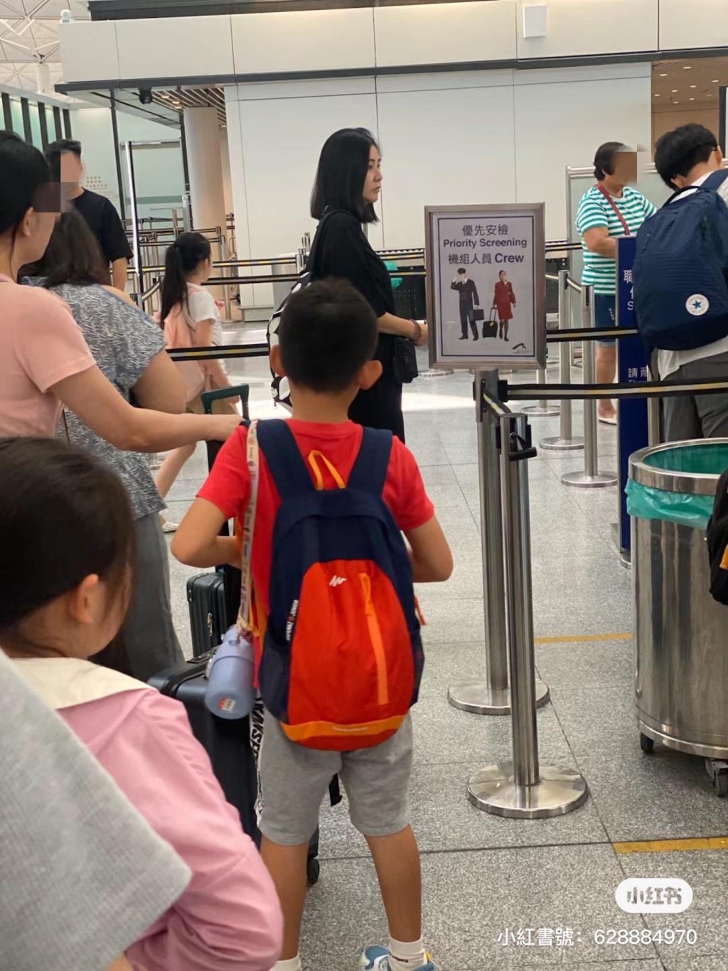 有網民曾在機場野生捕獲準備前往日本的蒙嘉慧，大讚她氣質依然一流。