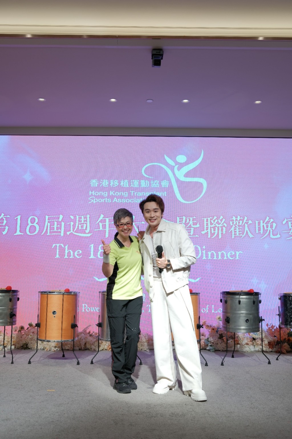 王鄭浚仁在周年晚宴上,與來賓分享自己的人生故事。