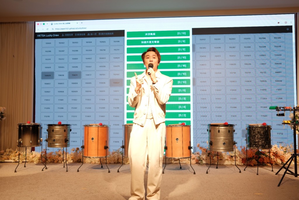 他透露自己曾罹患「下顎關節紊亂與硬化綜合症」。