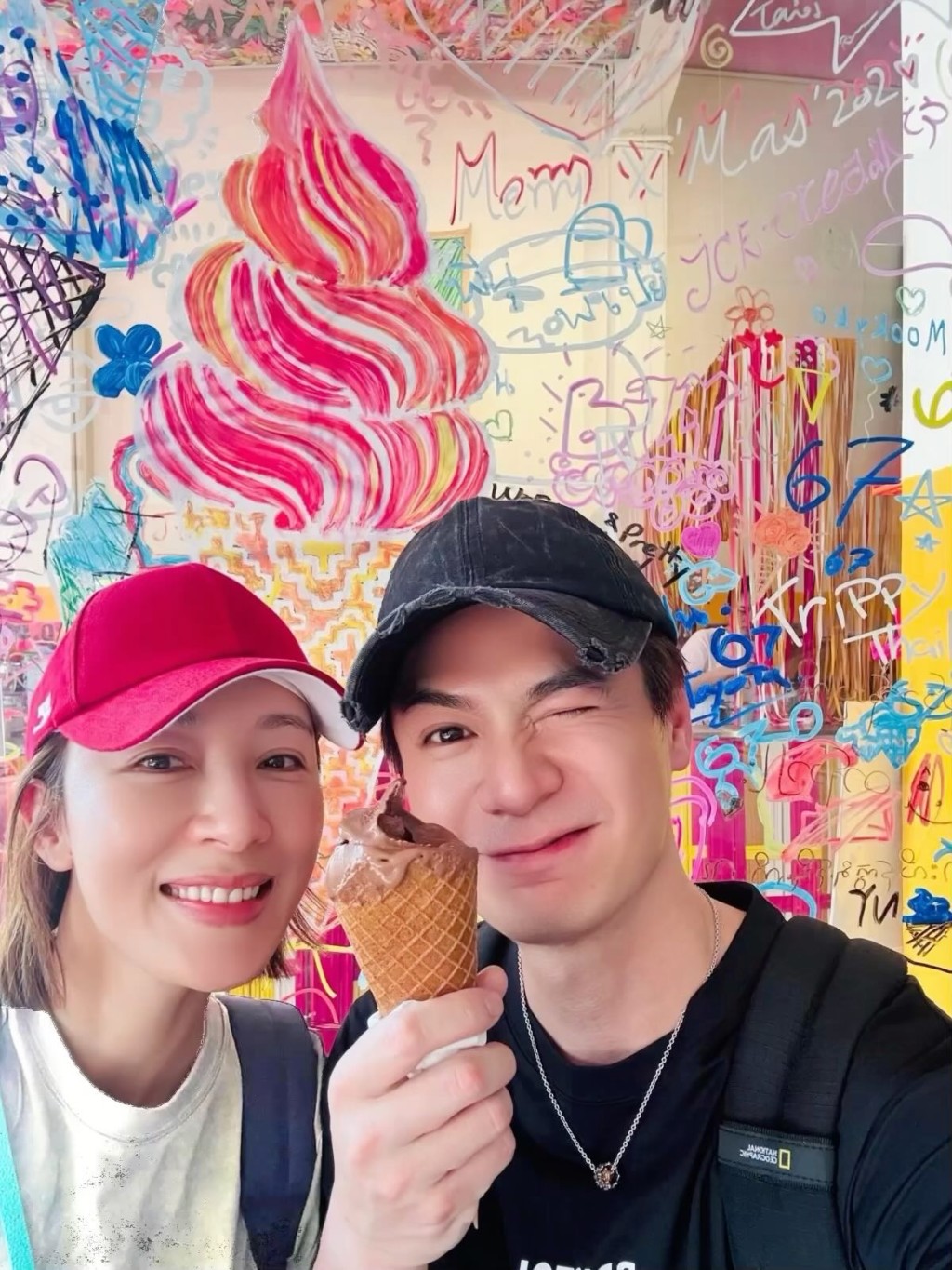 楊茜堯和丈夫羅子溢不時甜蜜約會,大曬恩愛。