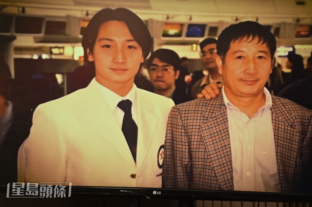 MV中也包含了方力申年少時與父親的合照。