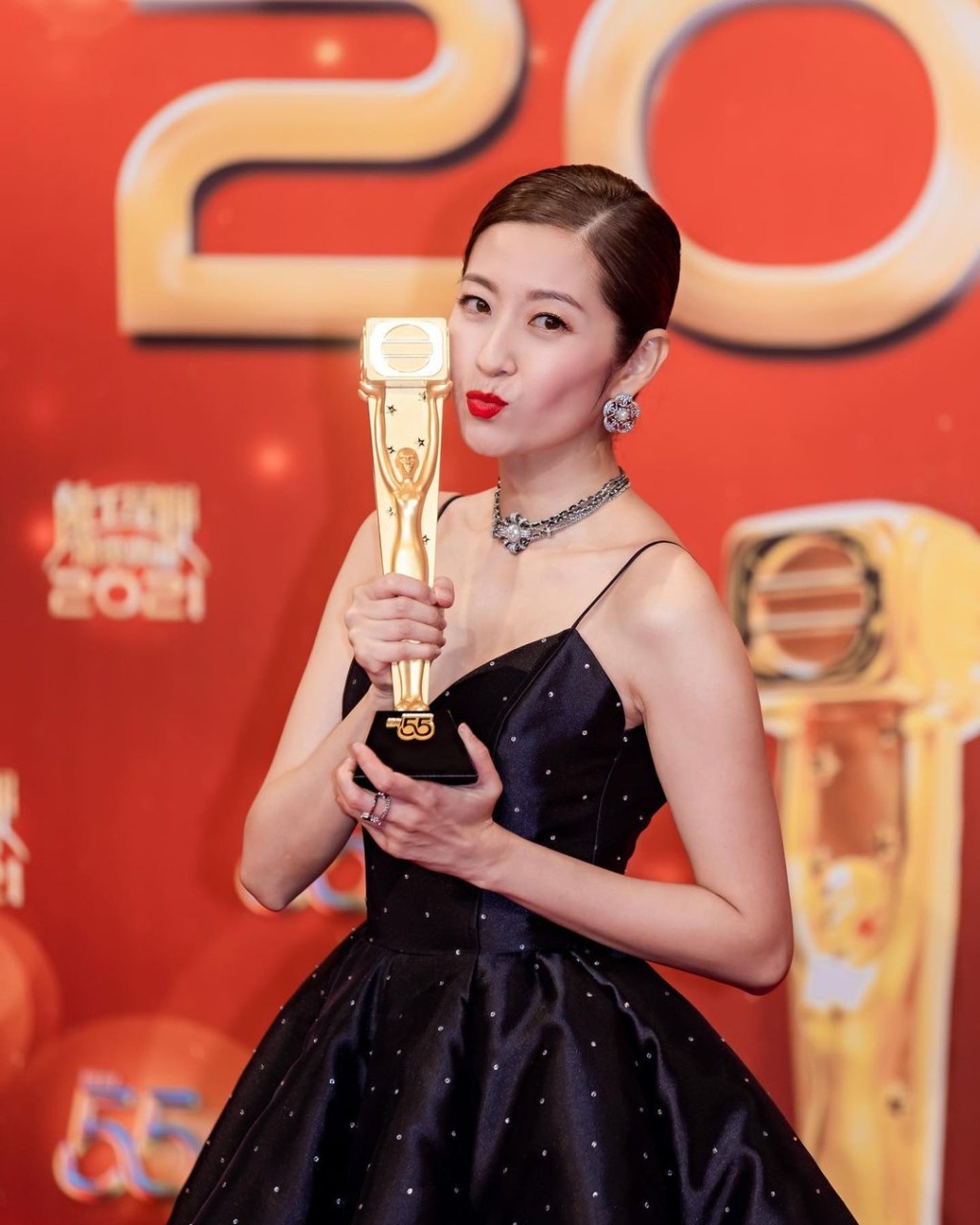 陳自瑤憑《寶寶大過天》奪得2021年萬千星輝頒獎典禮「最佳女配角」。