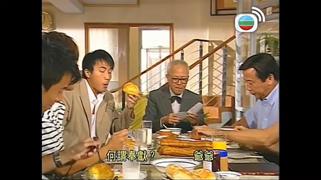 劇中，鍾景輝私底下對孫兒們極其開明。