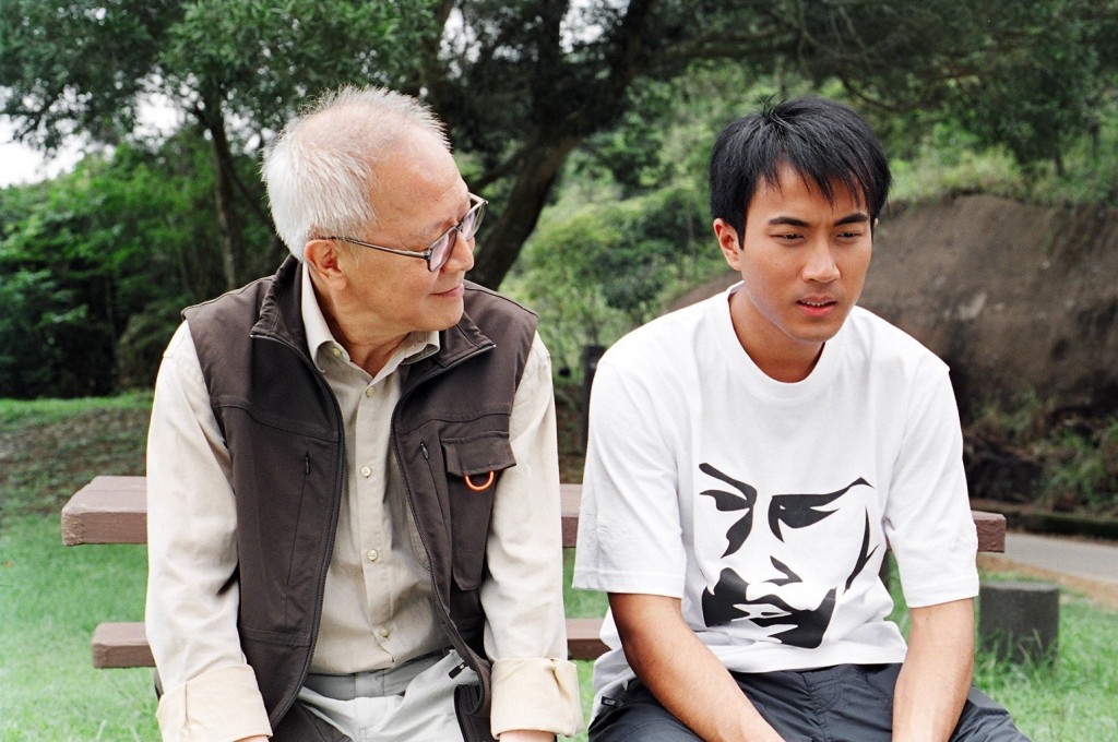 鍾景輝在劇中與孫子分享人生道理。