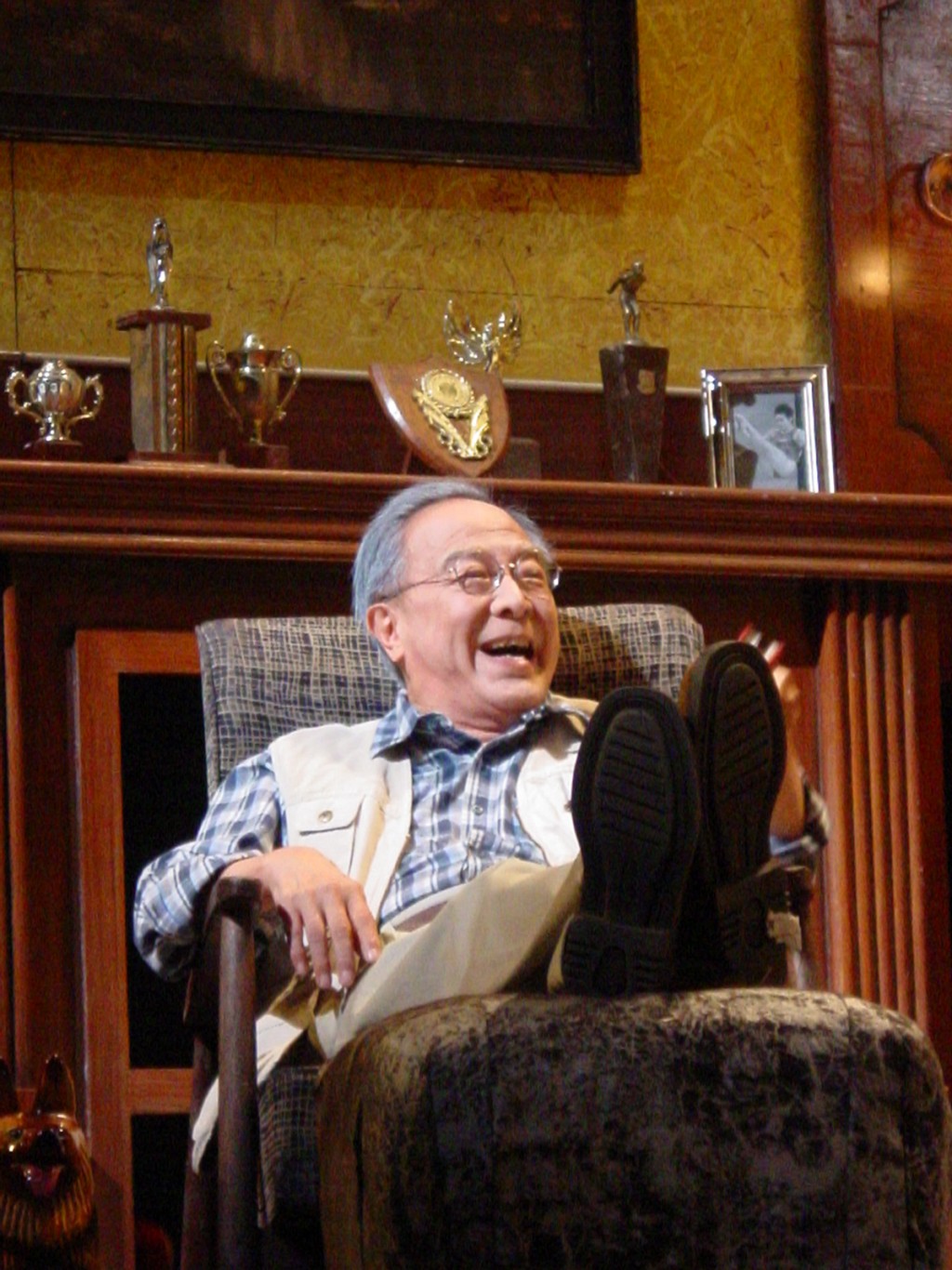 鍾景輝的演藝生涯始於50年代，曾參與大量舞台劇演出。