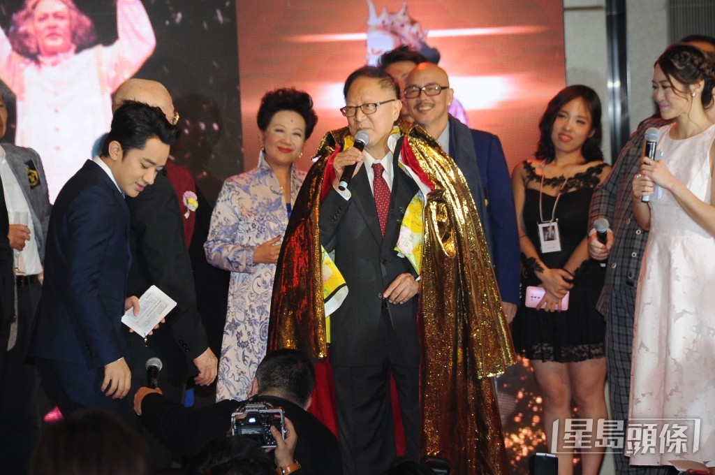 鍾景輝昔日舉行80歲生日派對。