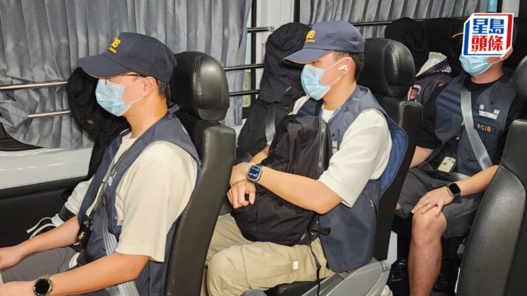 香港海關機場酒店外截查 檢獲近11萬支私煙拘捕3人