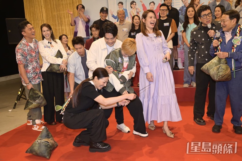 湯盈盈、滕麗名、呂慧儀、周嘉洛、吳偉豪在活動中一同玩遊戲。