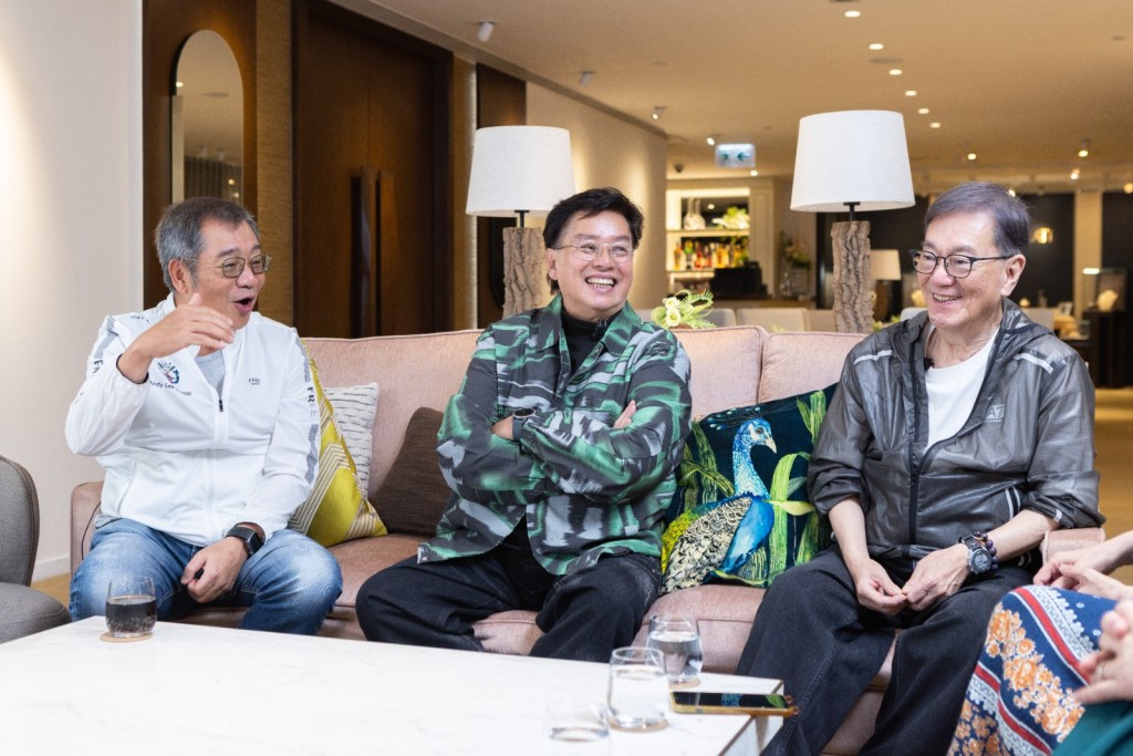 校長與葉偉忠(左)、陳永鎬(右)細說籌辦演唱會的深刻經歷。