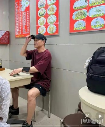 早前有網民表示在茶餐廳遇到蔡一傑,覺得他看起來消瘦憔悴。