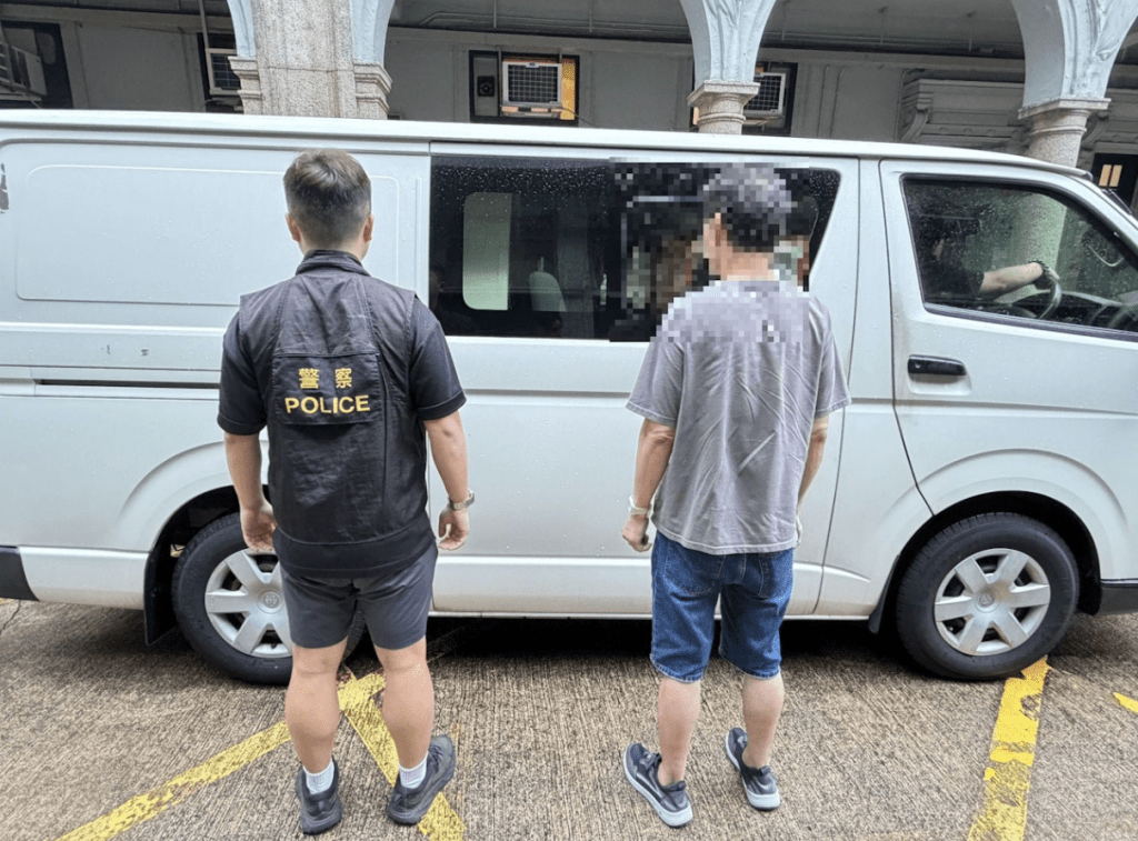 旺角警區搗破大南街懷疑賣淫場所 男主持被捕檢證物