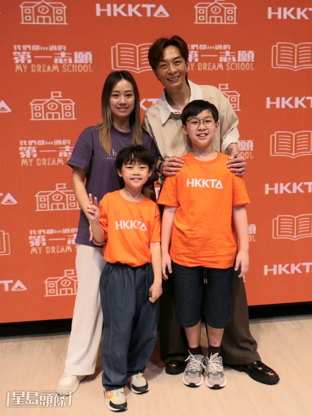 顏志恒帶同太太及兩個兒子一家四口亮相。