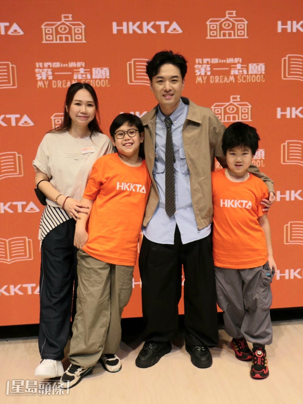 魏嘉信則會與10歲大仔和7歲細仔一同演出。