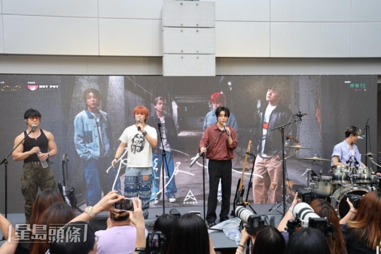 ROVER露天廣場發佈新歌 粉絲撐傘撐偶像