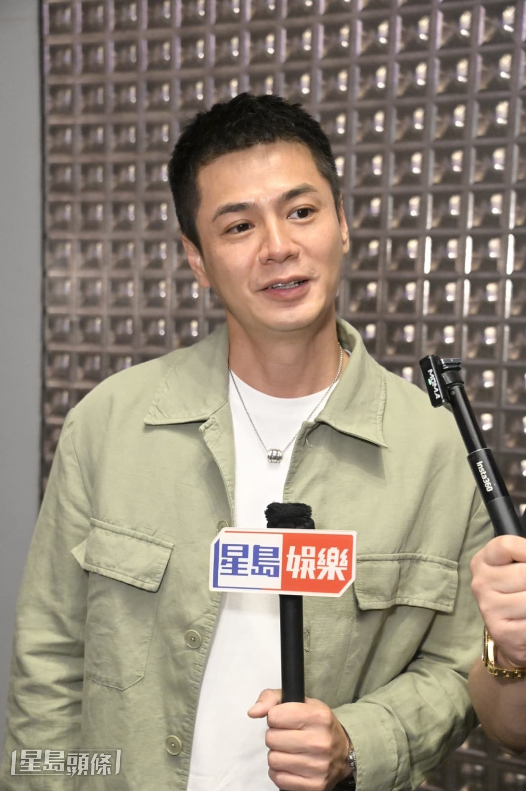 羅子溢欣賞太太的新髮型夠瀟灑,更笑言想再追求她一次。