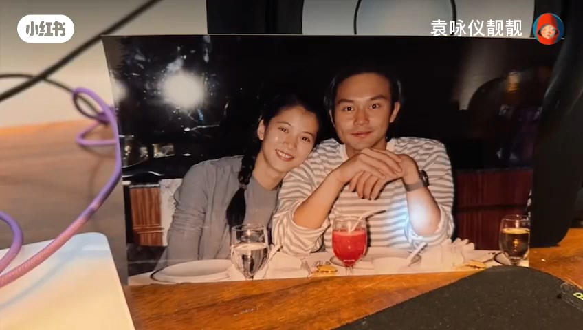 袁詠儀與張智霖1993年因合作電影《邊城浪子》結緣並互生好感。