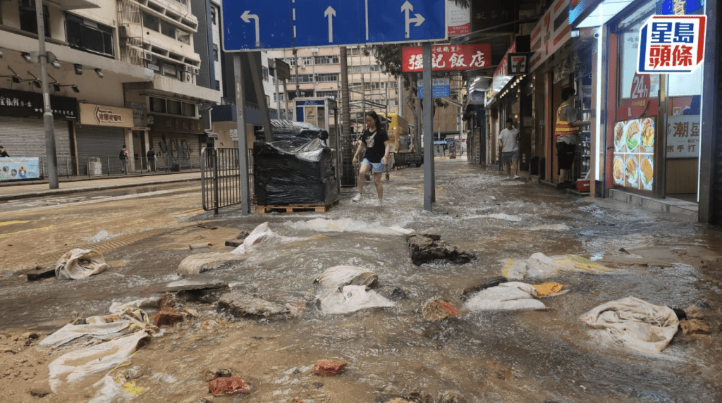 灣仔食水管爆裂泥水淹路面 跑馬地電車服務受阻