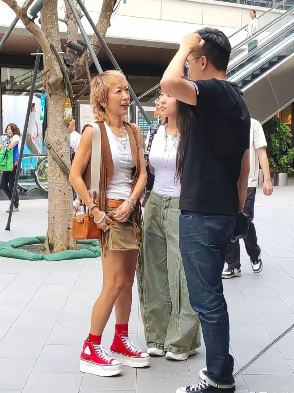 任賢齊的女兒Rati越大越顯得標致。