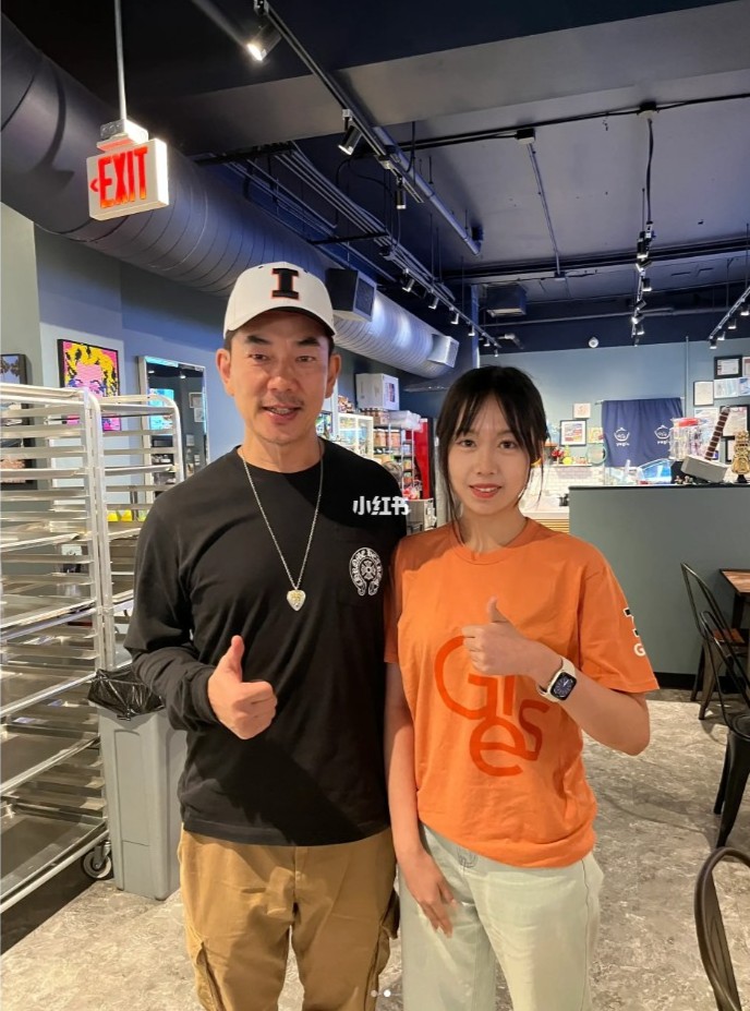 任賢齊親切地答應粉絲的合照要求。