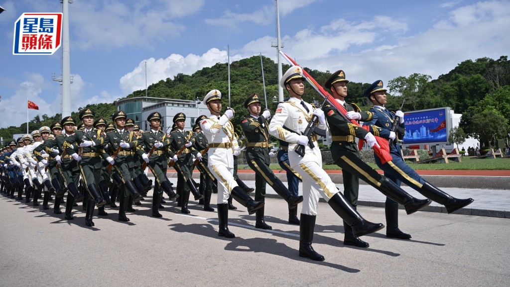 昂船洲軍營開放日 市民親身體驗軍事裝備與表演