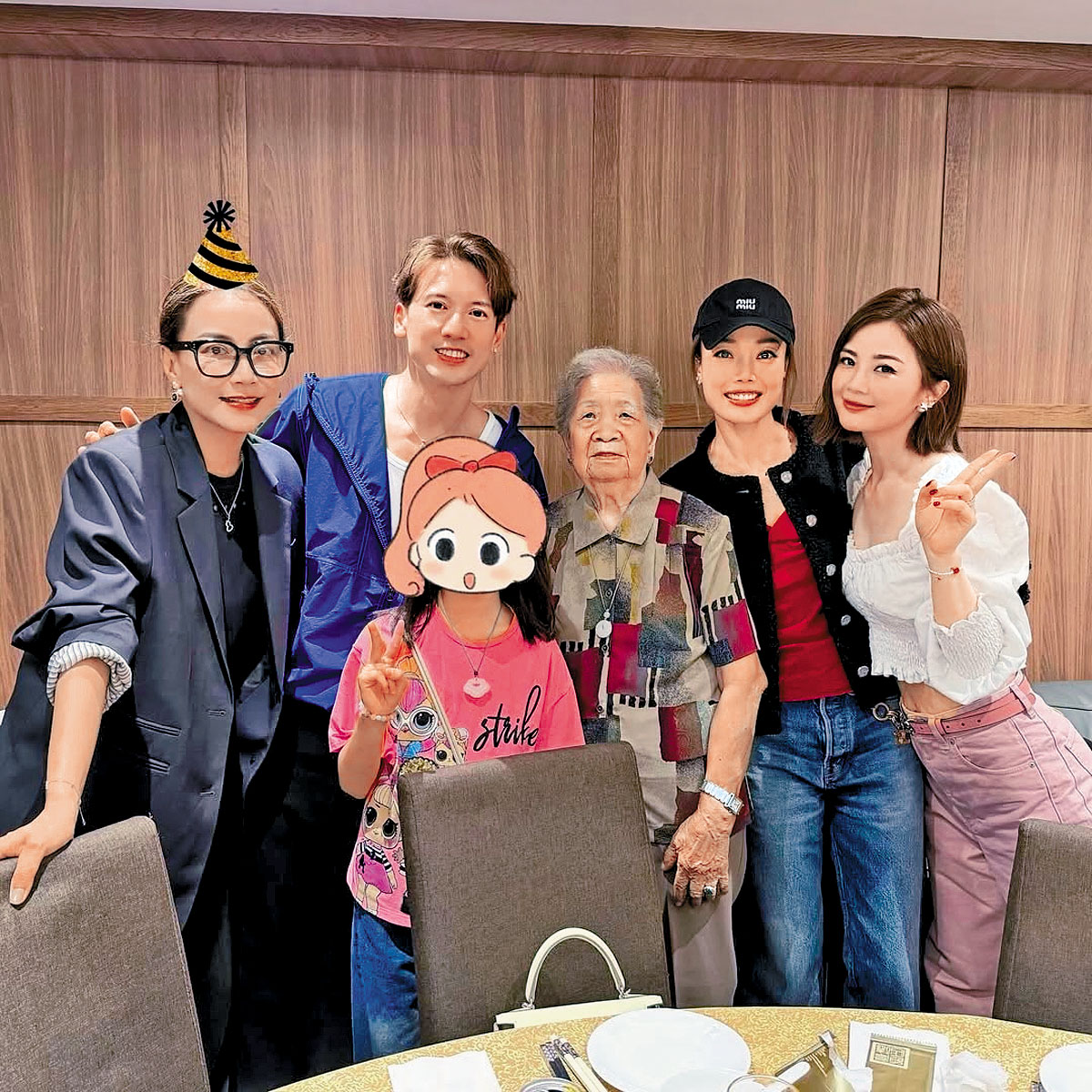 ■早前阿Sa為嫲嫲以及容祖兒慶生,但新婚丈夫無影,引來猜測。