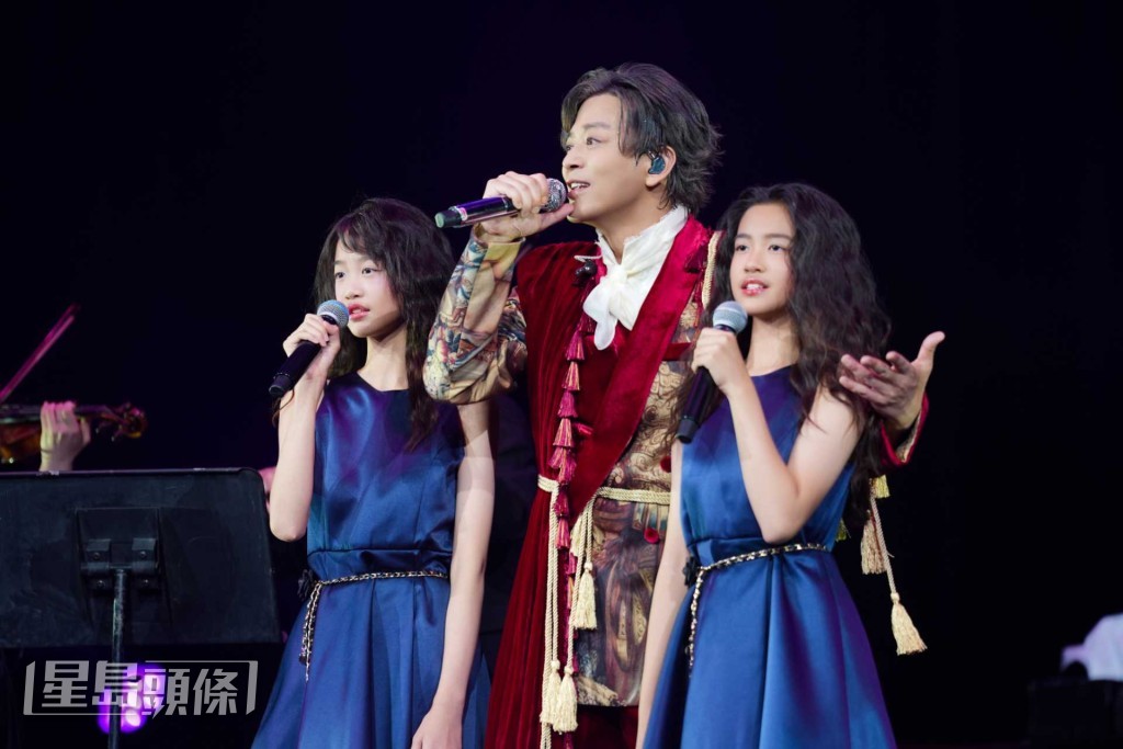 東東回憶女兒幼時已登上紅館舞台,當時身高只有現在的一半。