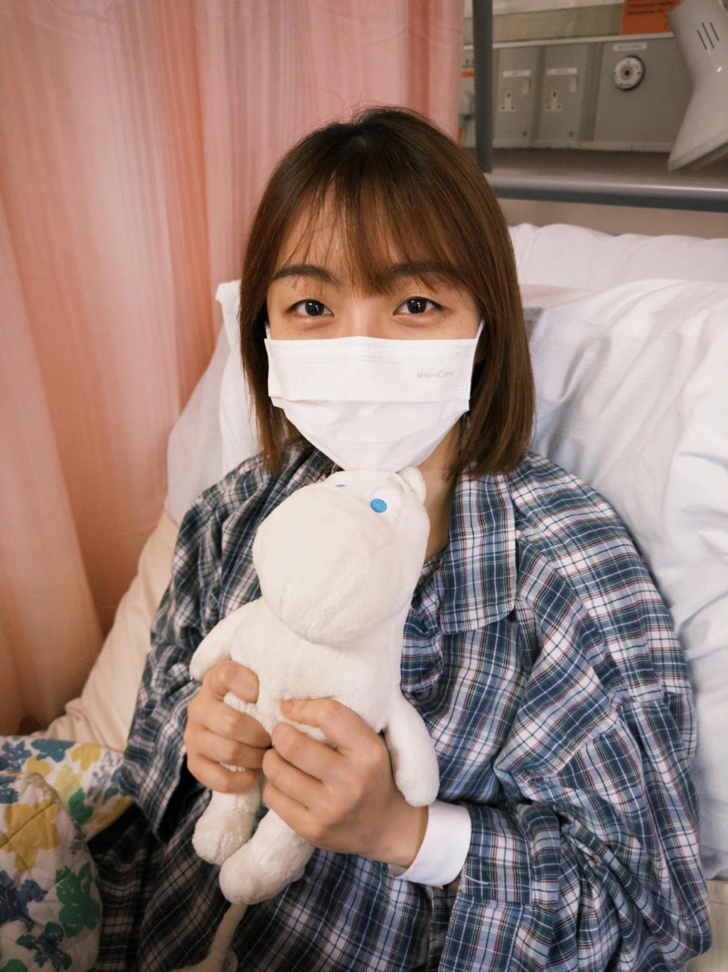 施可瑩卵巢內的腫瘤一度長達17厘米。