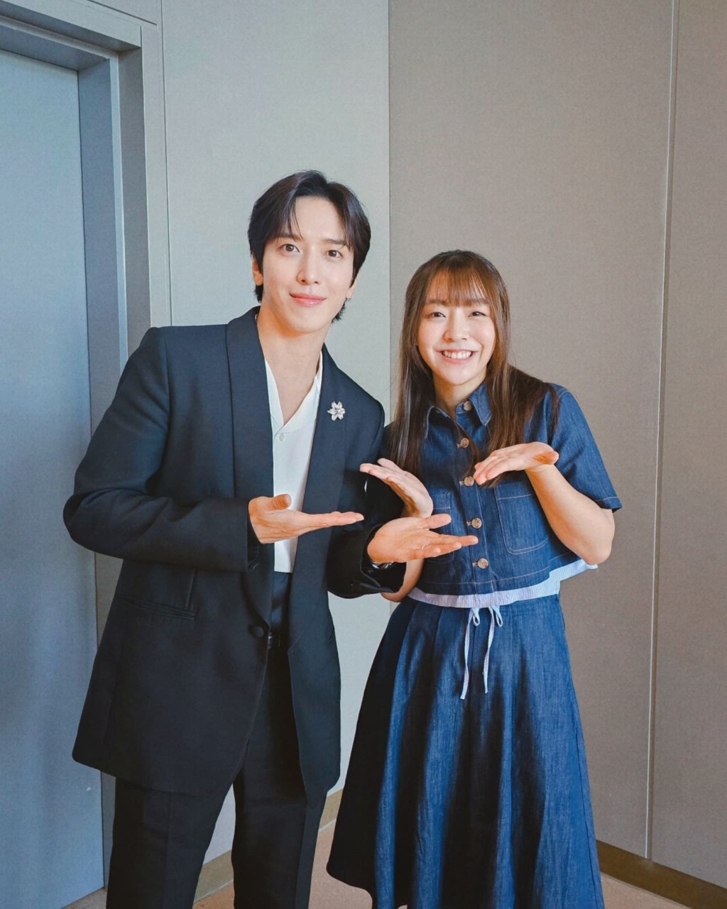 施可瑩曾為韓國明星鄭容和主持粉絲見面會。