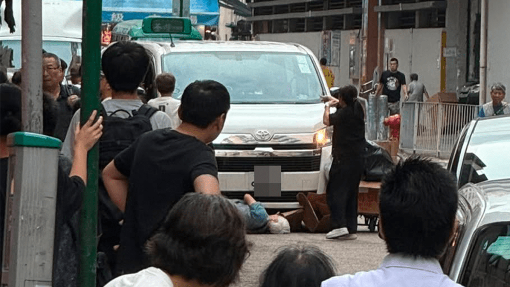 葵涌七旬婦執拾紙皮時遭客貨車撞傷 熱心市民即時施援