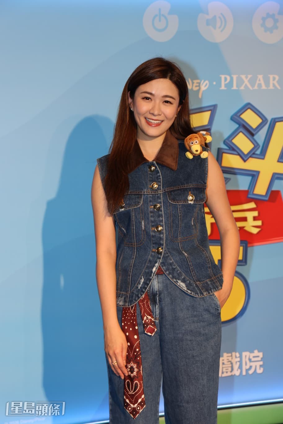 她不贊成妹妹參選港姐，笑說：「唔好入行，會學壞，我都壞咗啦！」