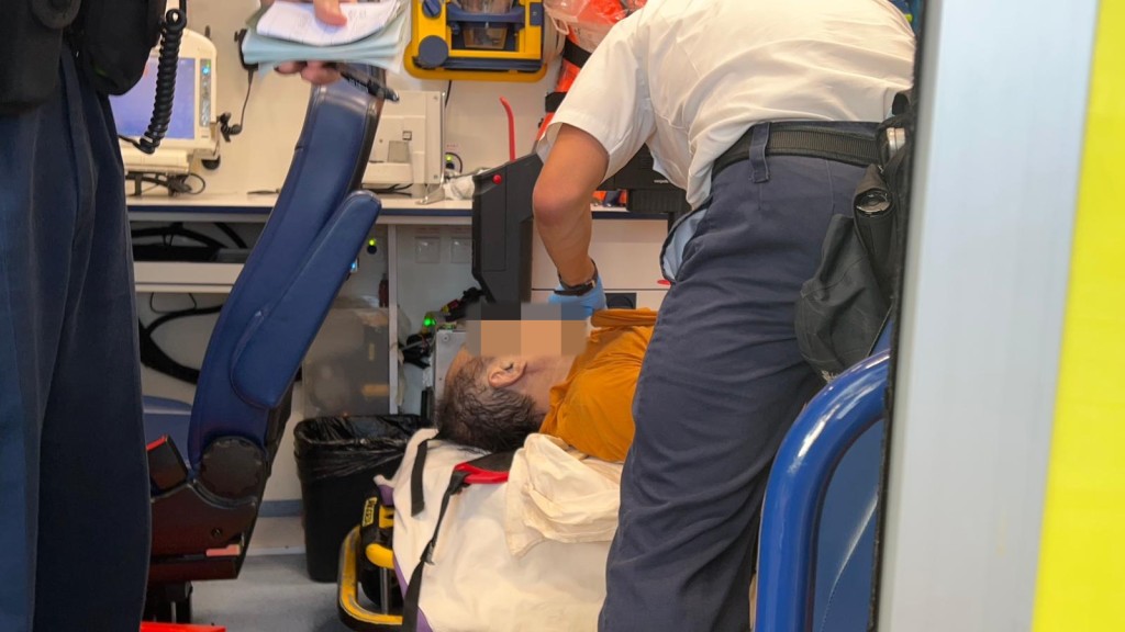 中區警署對開墮海事件 71歲韓籍男子送院不治