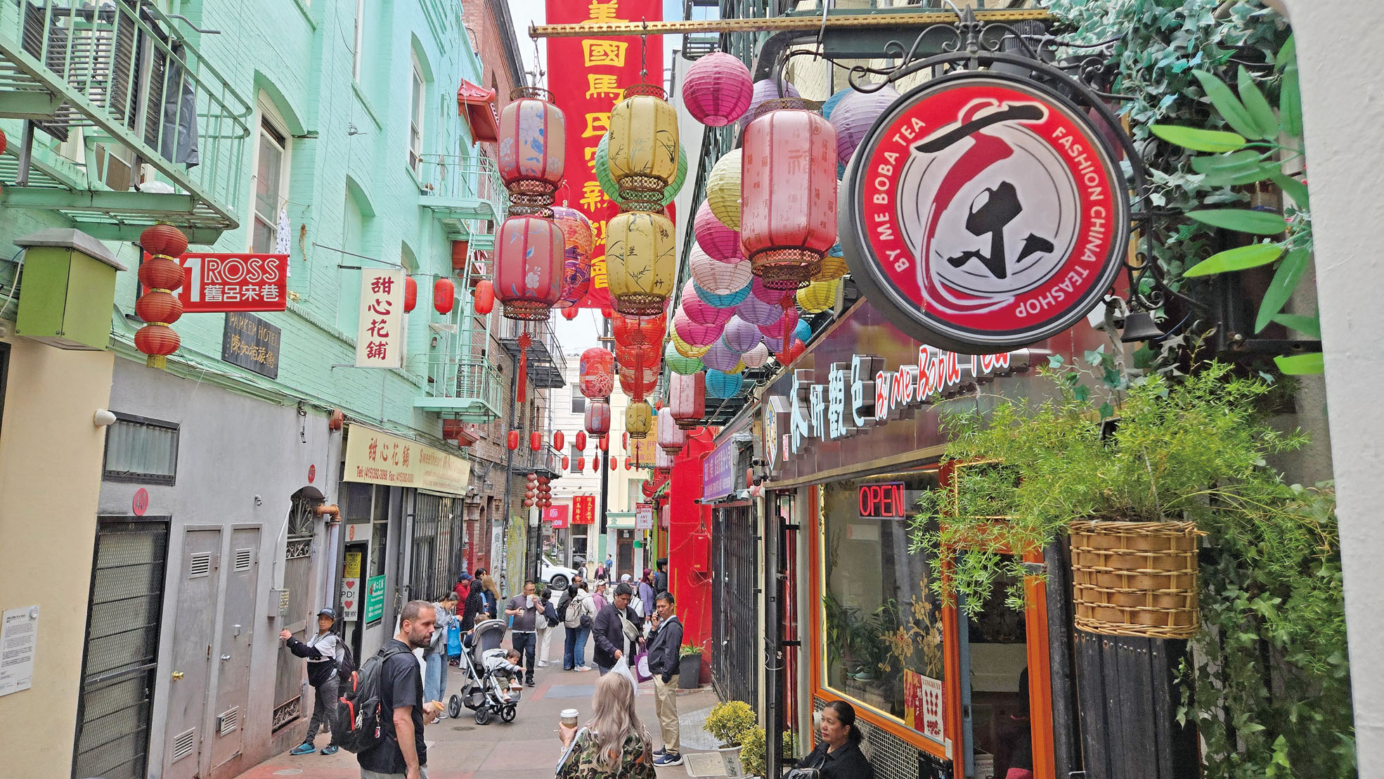 曾經是衣廠一條街的敗落的舊呂宋巷,如今已煥然一新。記者黃偉江攝