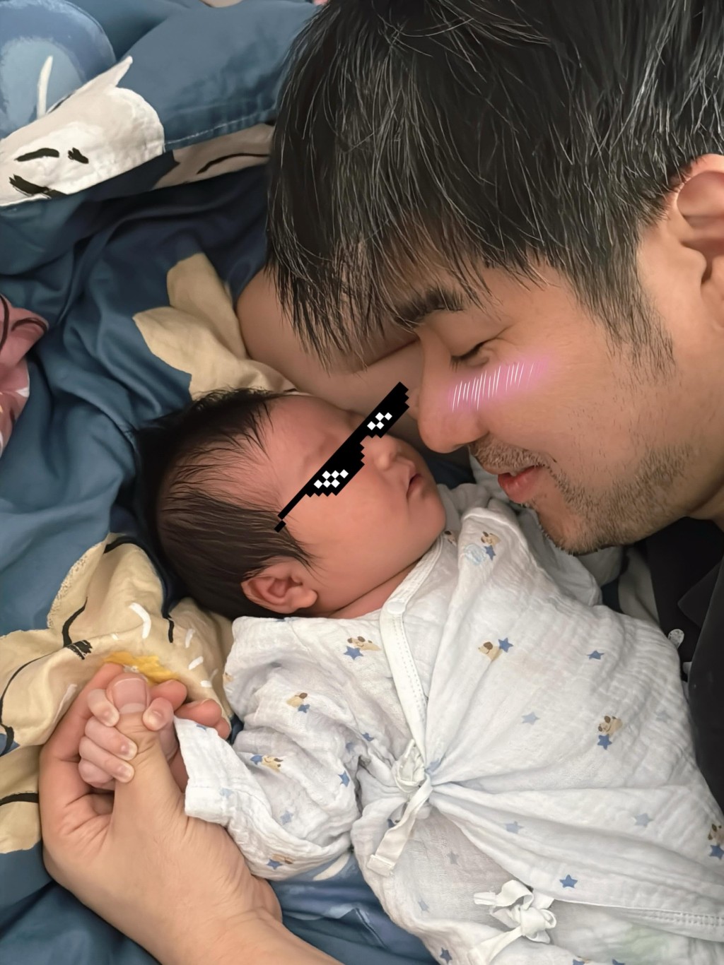 姜文杰早前分享女兒照片,指她哭泣時最像爺爺秦沛。