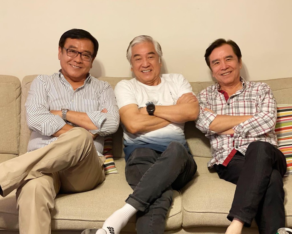 秦沛、姜大衞與爾冬陞三兄弟同母異父,出身演藝家庭。