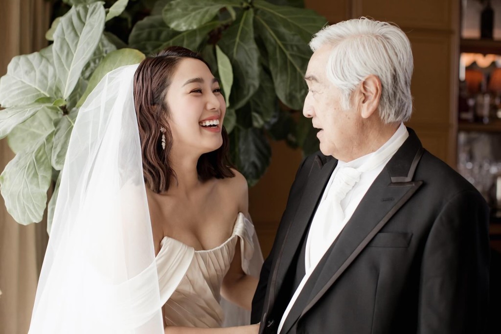 姜麗文在社交平台分享婚宴照片。
