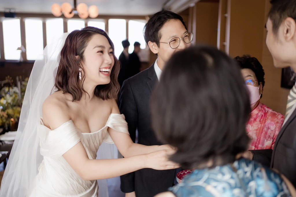 姜麗文在香港補辦婚禮。