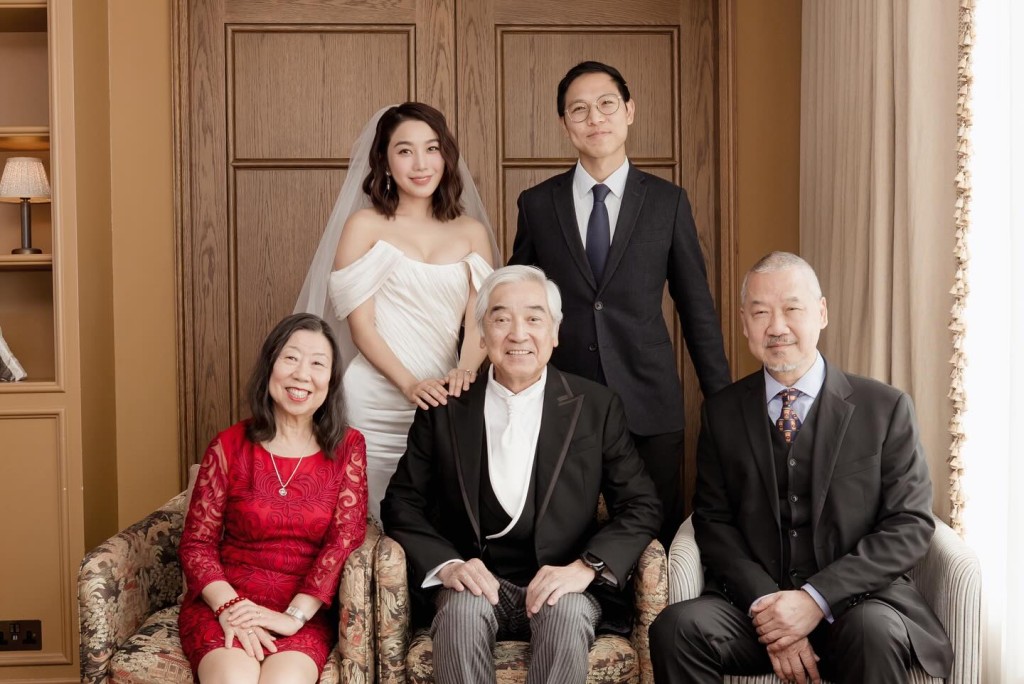 婚禮上雙方家長合照。