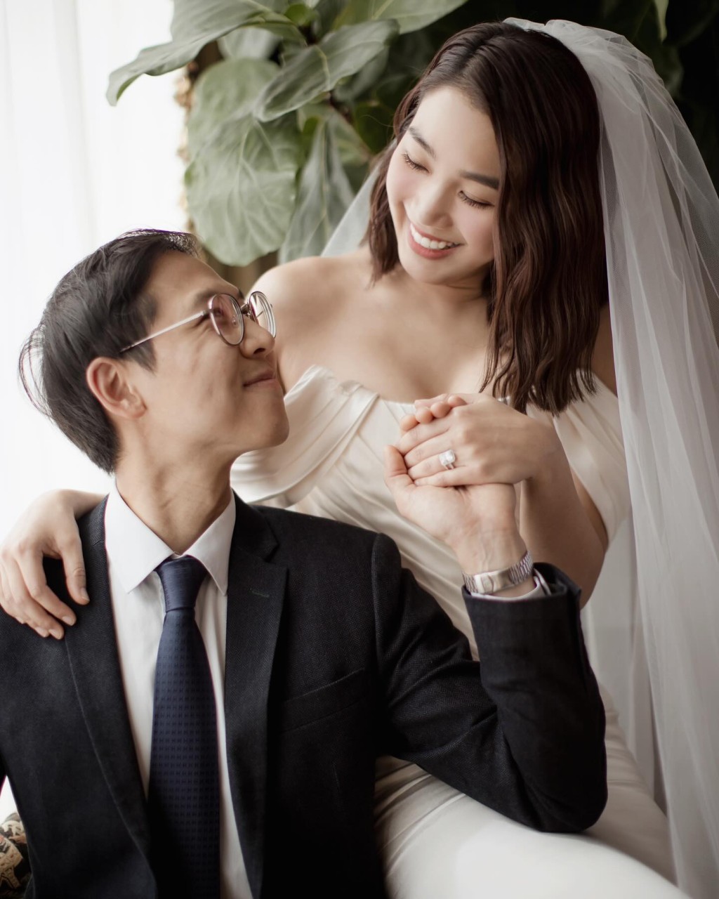 婚紗早已設計好並由設計師保管。