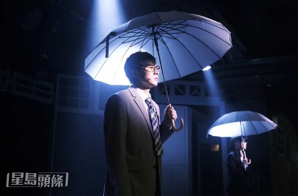 Frankie演出《小男人周記》時，在大前輩旦哥身邊持續學習。