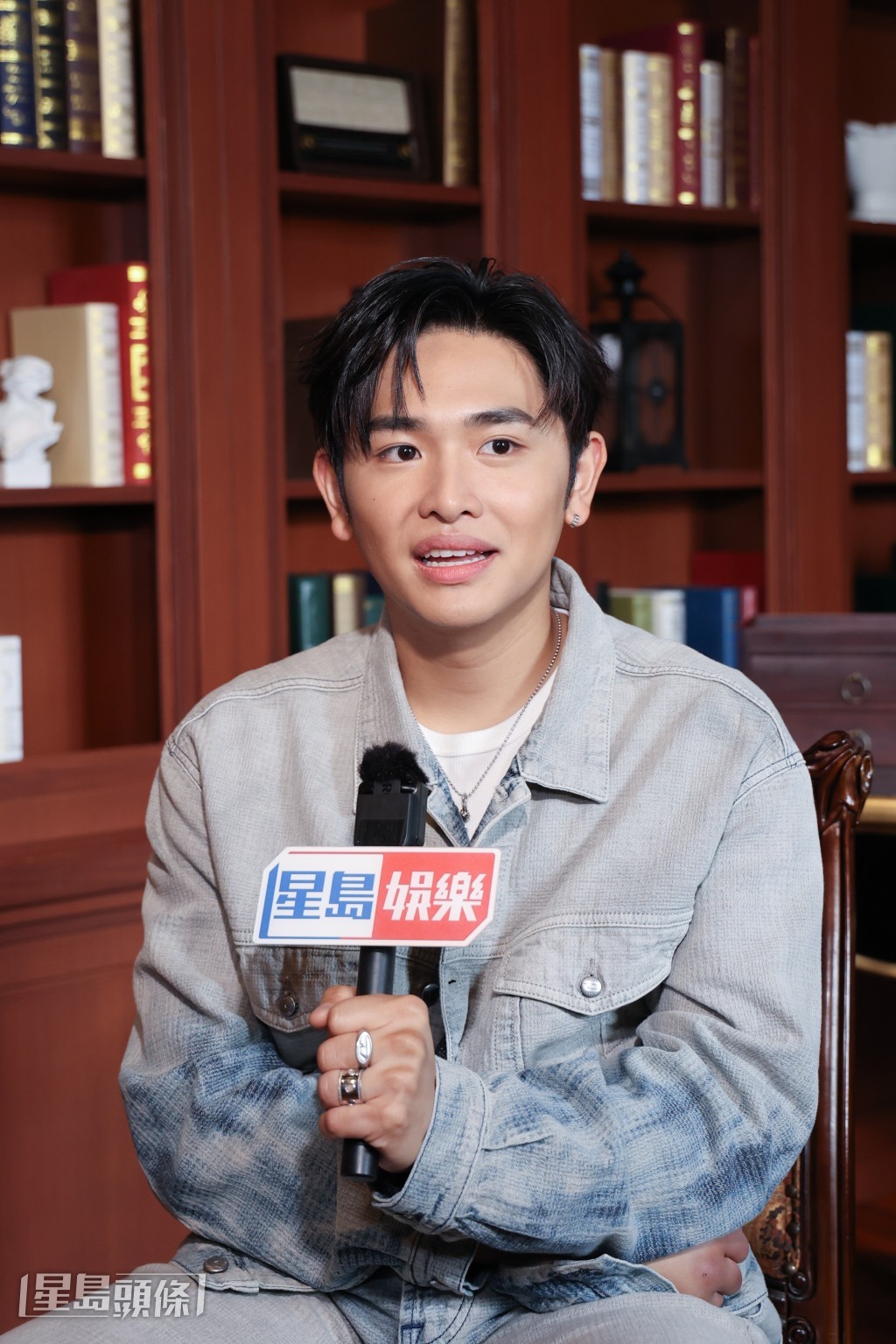 他最終被朋友的話打動,決心參賽。