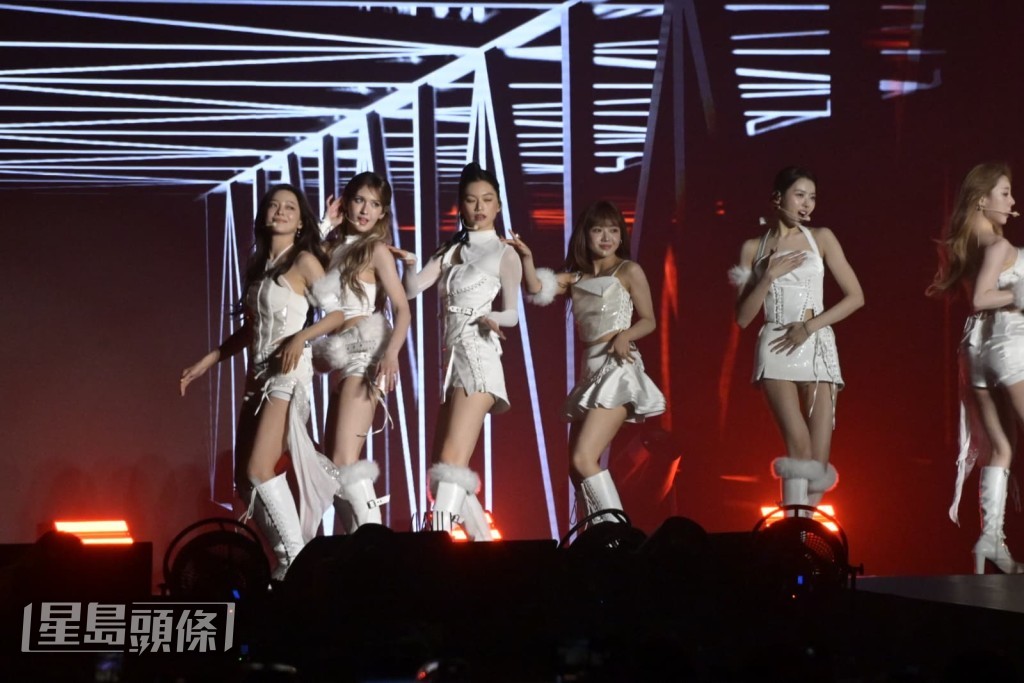 成員們形容《IOI(Where My Girl At)》的舞步動作非常有型。