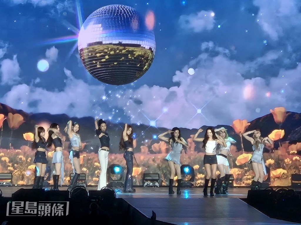韓團I.O.I的十周年回歸巡演於亞博連開兩晚。