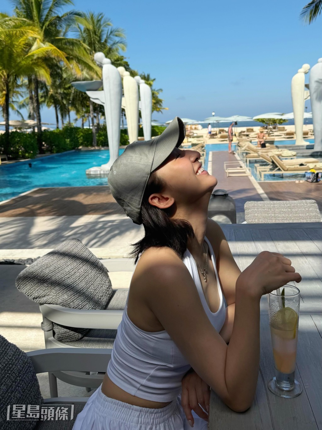 經常因工作與旅行出入機場的高海寧，坦言很少能像拍劇般細味感受香港機場的細節。