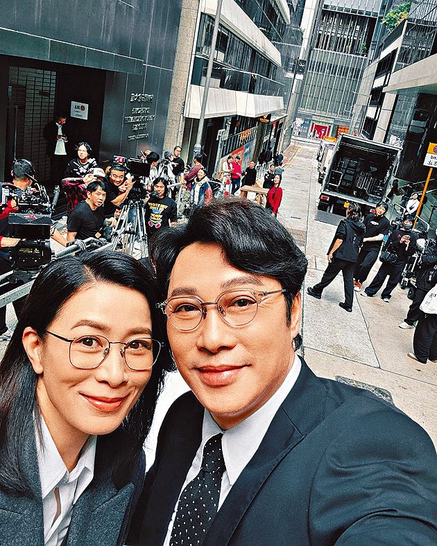 他特別感謝劇中的對手佘詩曼，認為她是強勁的對手。