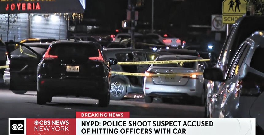 警方以多輛警車攔截疑犯，最終爆發槍案。CBS紐約截圖