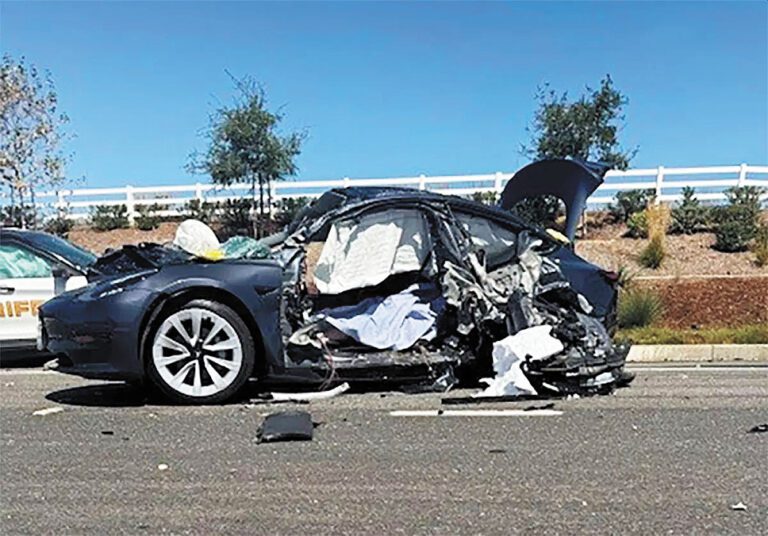 河濱縣縣警威爾伯恩去年9月6日高速撞擊一架特斯拉電動車，導致一死一傷。死者家屬提供