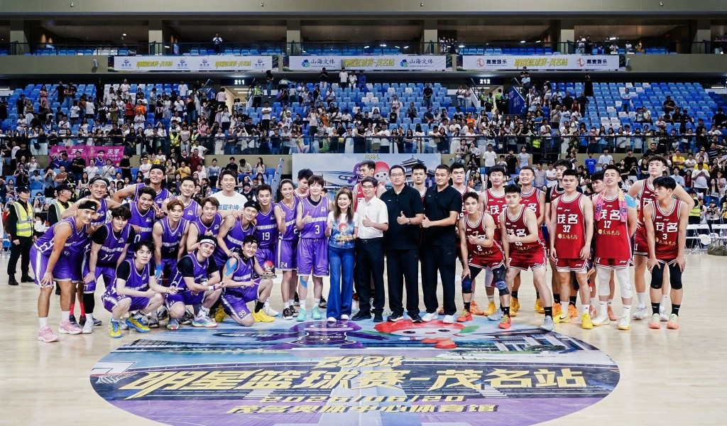 賽事結束後的合照時刻。